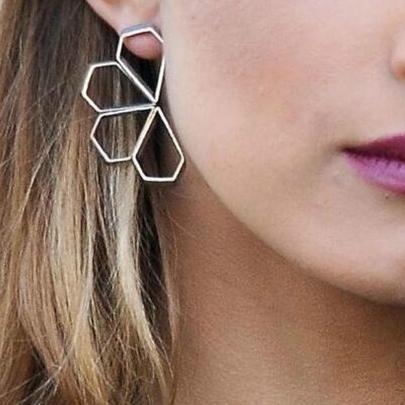 Half flower gold stud earrings - Picture 2 of 4